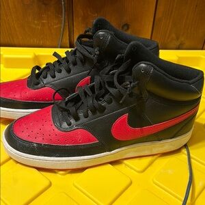 Nike Men's Black and Red Athletic Shoes